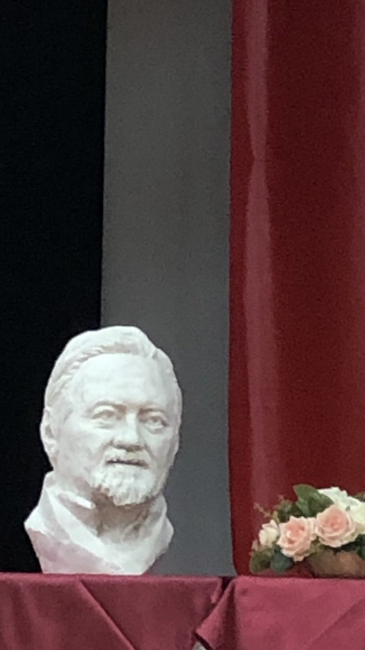 Ayşe Ece Onur, Ziya Tanalı Büstü